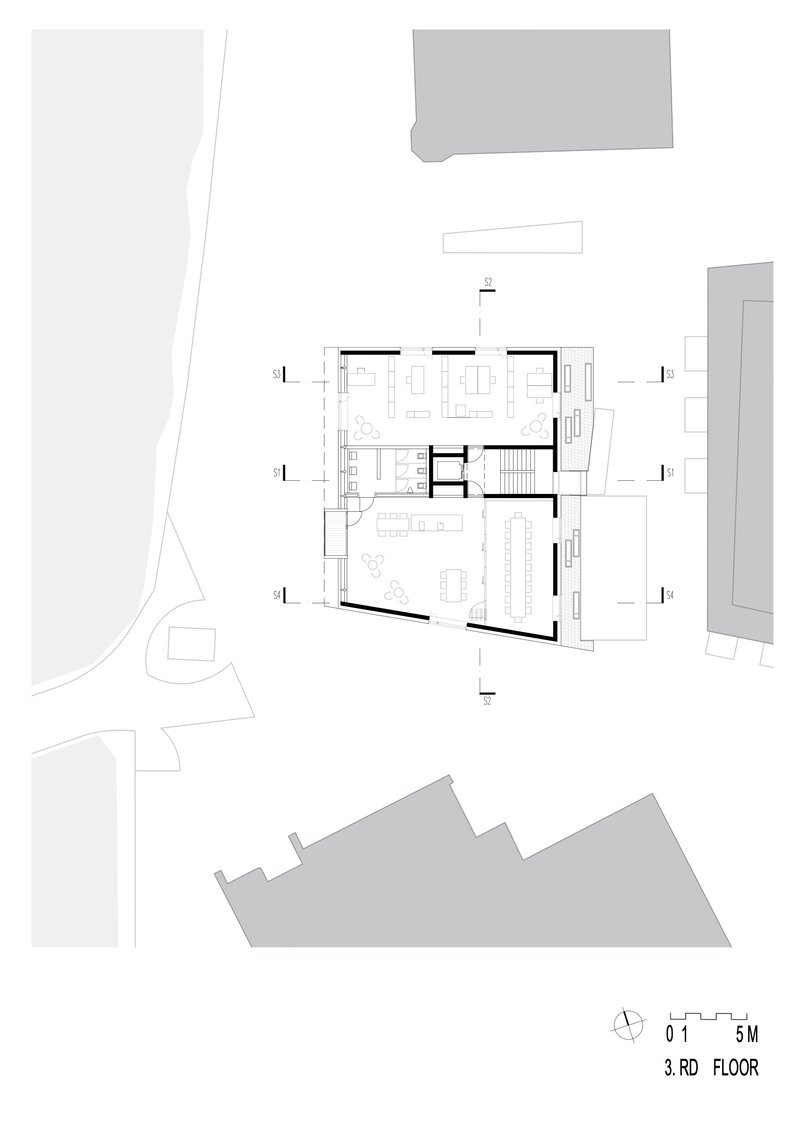 Third floor plan illustrating bedroom suites clustered around the central circulation core
