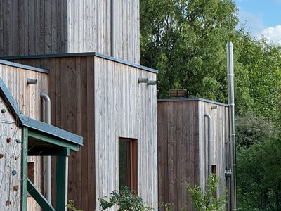 ANNABAU Scatters Five Timber Towers Across a Wooded Plot in Brandenburg