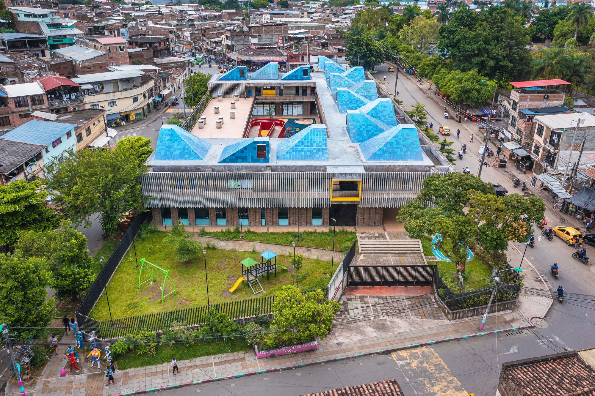 Espacio Colectivo Arquitectos Builds a Nest for Children Above the Rooftops of Cali's Siloé Neighborhood