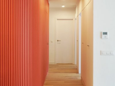 Al.Irene Escudé y Aleix Gz Call Replace a Dark Corridor with a Sculptural Core in Barcelona