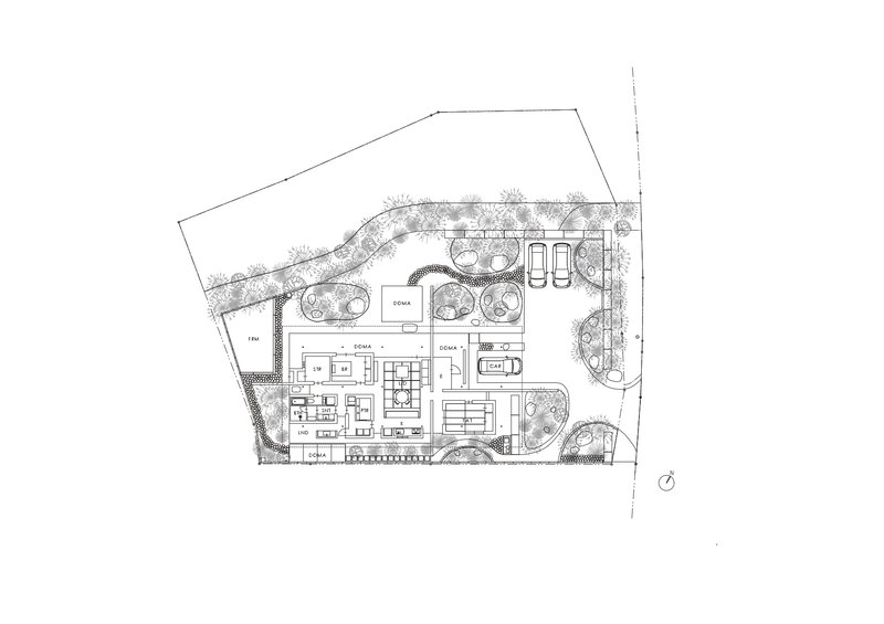 Site plan drawing showing a house with landscaped gardens and parking at the perimeter of the plot