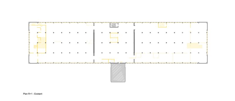 Floor plan of a long rectangular hall with columns and corner zones highlighted in yellow