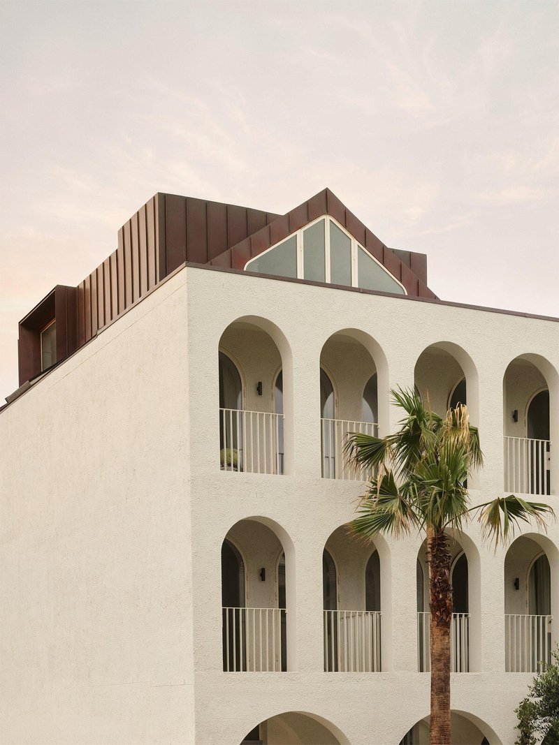 Common Office Wraps a Four-Storey Bondi Beach Villa in Arches, Brick, and Copper