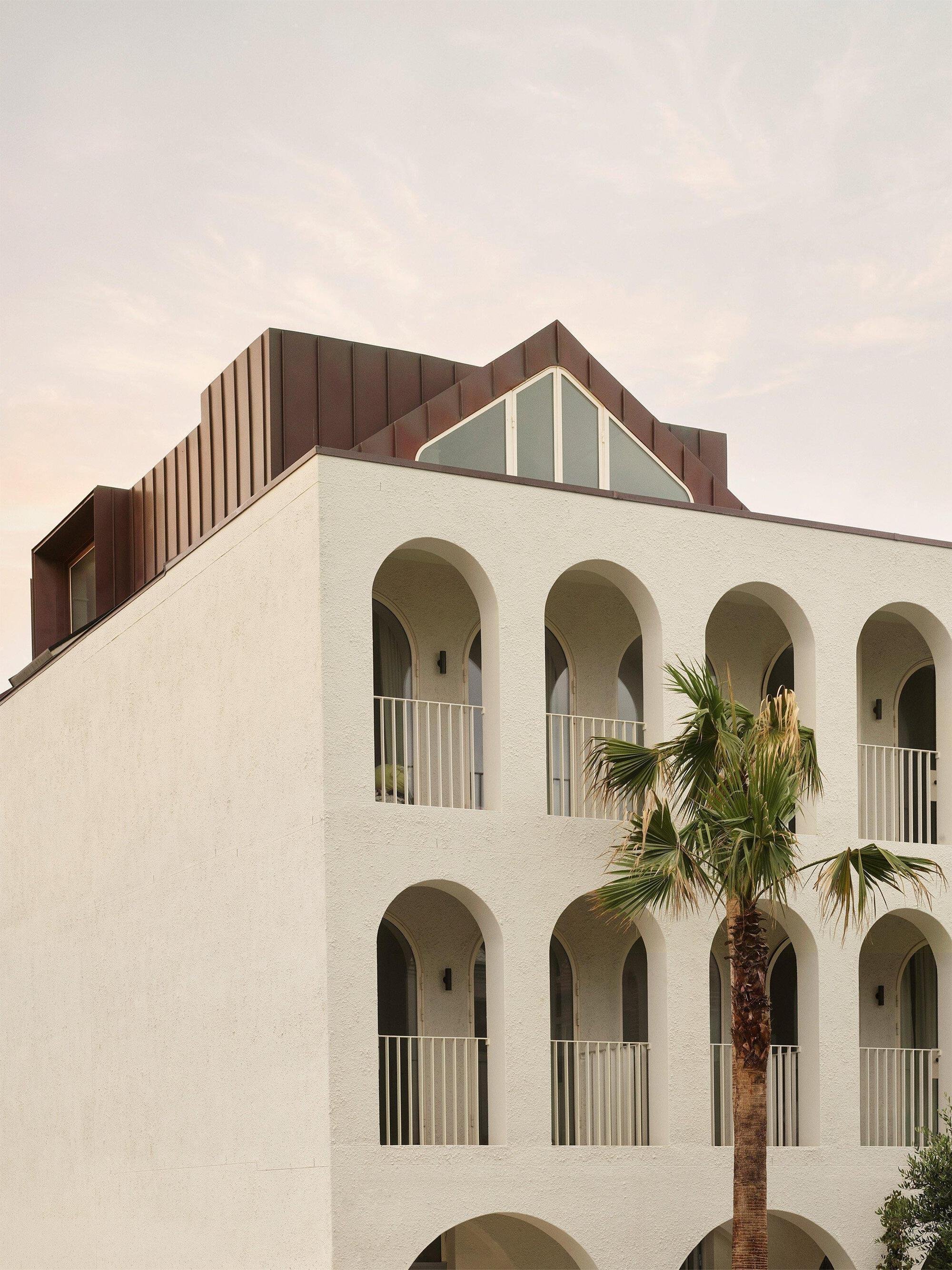 Common Office Wraps a Four-Storey Bondi Beach Villa in Arches, Brick, and Copper