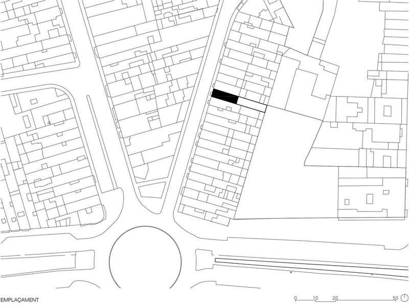 Site plan drawing showing a narrow infill plot highlighted in black among rows of urban blocks