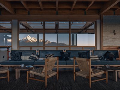 Moguang Studio Carves a Meditative Hotel into the Tourist Chaos of Meili Snow Mountain