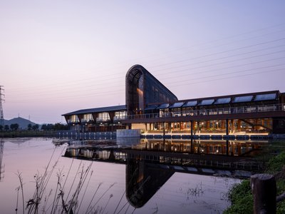 SHUISHI Nestles a Barrel-Vaulted Barn Restaurant into the Rice Paddies of Zhuhai