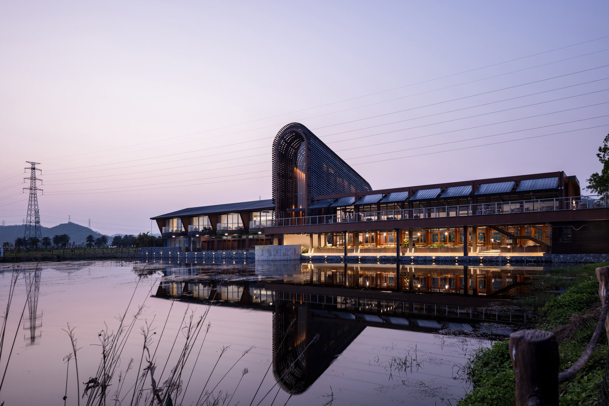 SHUISHI Nestles a Barrel-Vaulted Barn Restaurant into the Rice Paddies of Zhuhai