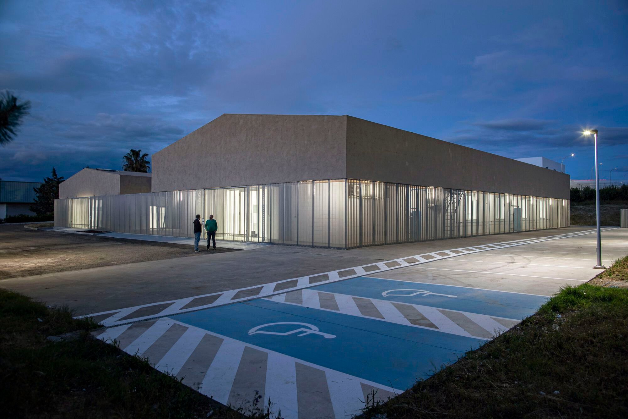 DUNAR Arquitectos Wraps Old Warehouses in a Dual-Purpose Skin to Build a Tech Incubator in Mérida