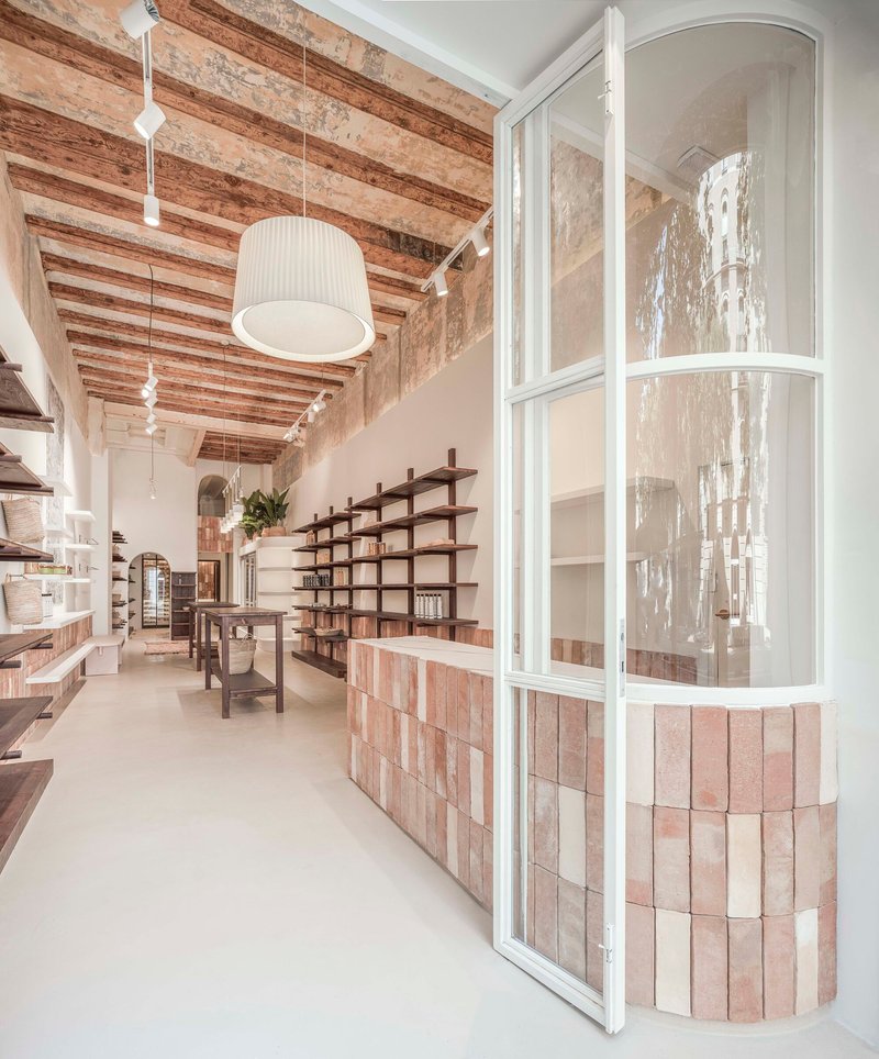 Berd Studio Lines a Barcelona Storefront with Mud Brick and Oak to Build a Social Market