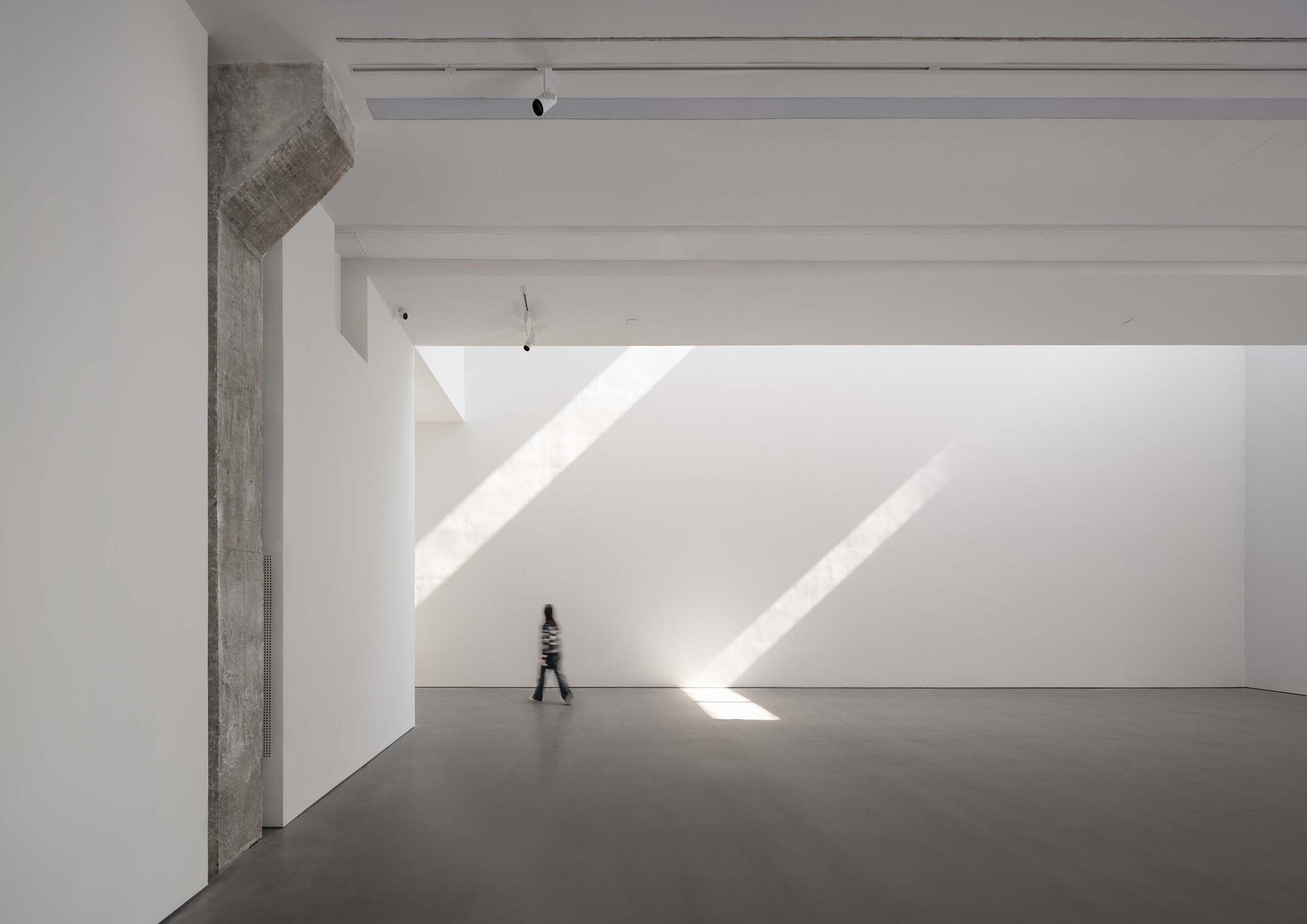 ADINJU Muhhe Studio Carves a Sunlit Gallery from a 1980s Nanjing Factory Shell