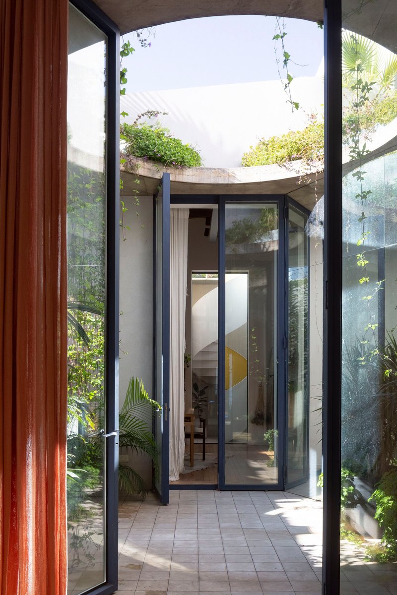 Giusto Van Campenhout Carves Light and Garden into a Buenos Aires Chorizo House