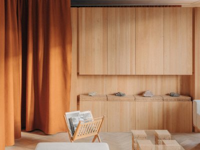 Projekt V Arhitektura Crafts a 50 m² Sarajevo Apartment from Earth, Clay, and Post-War Resilience