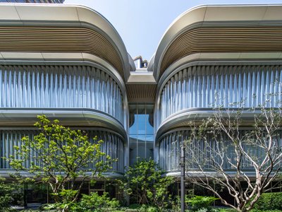 Foster + Partners Shapes a Petal-Form Gallery at the Edge of a Shanghai Park