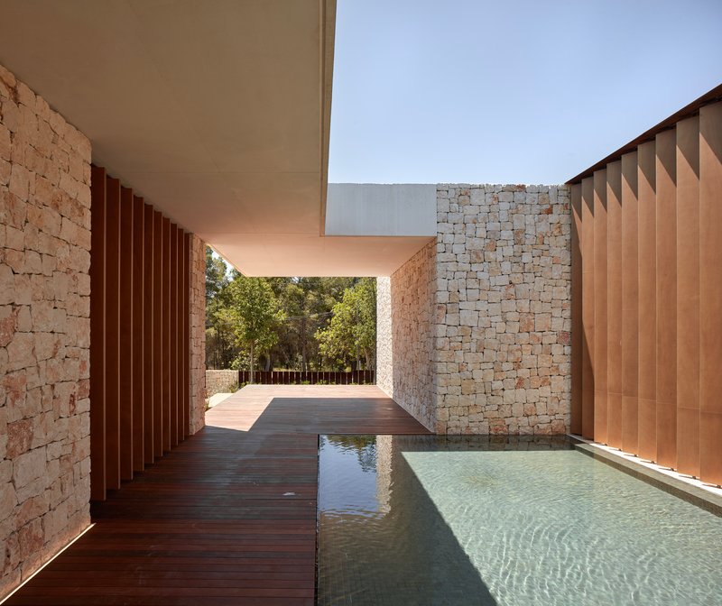 Ramón Esteve Wraps a Valencian Home Around an Atrium of Stone, Water, and Light