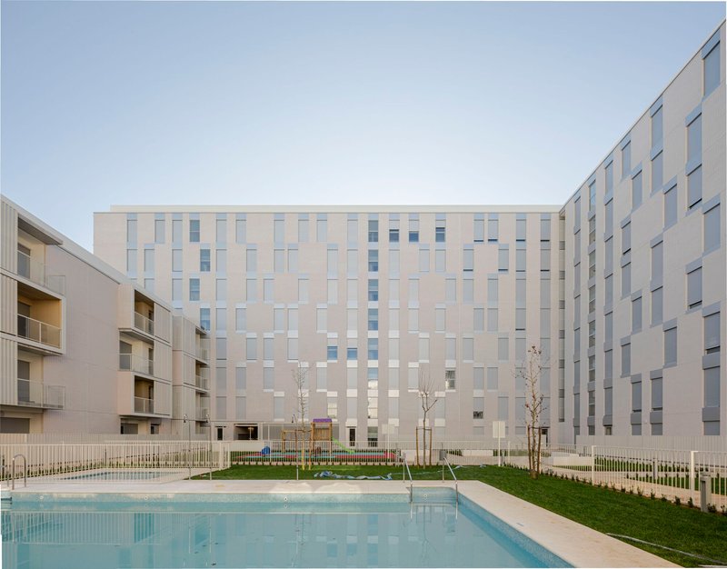 SV60 Arquitectos Wraps 134 Homes Around a Green Lung in Eastern Seville