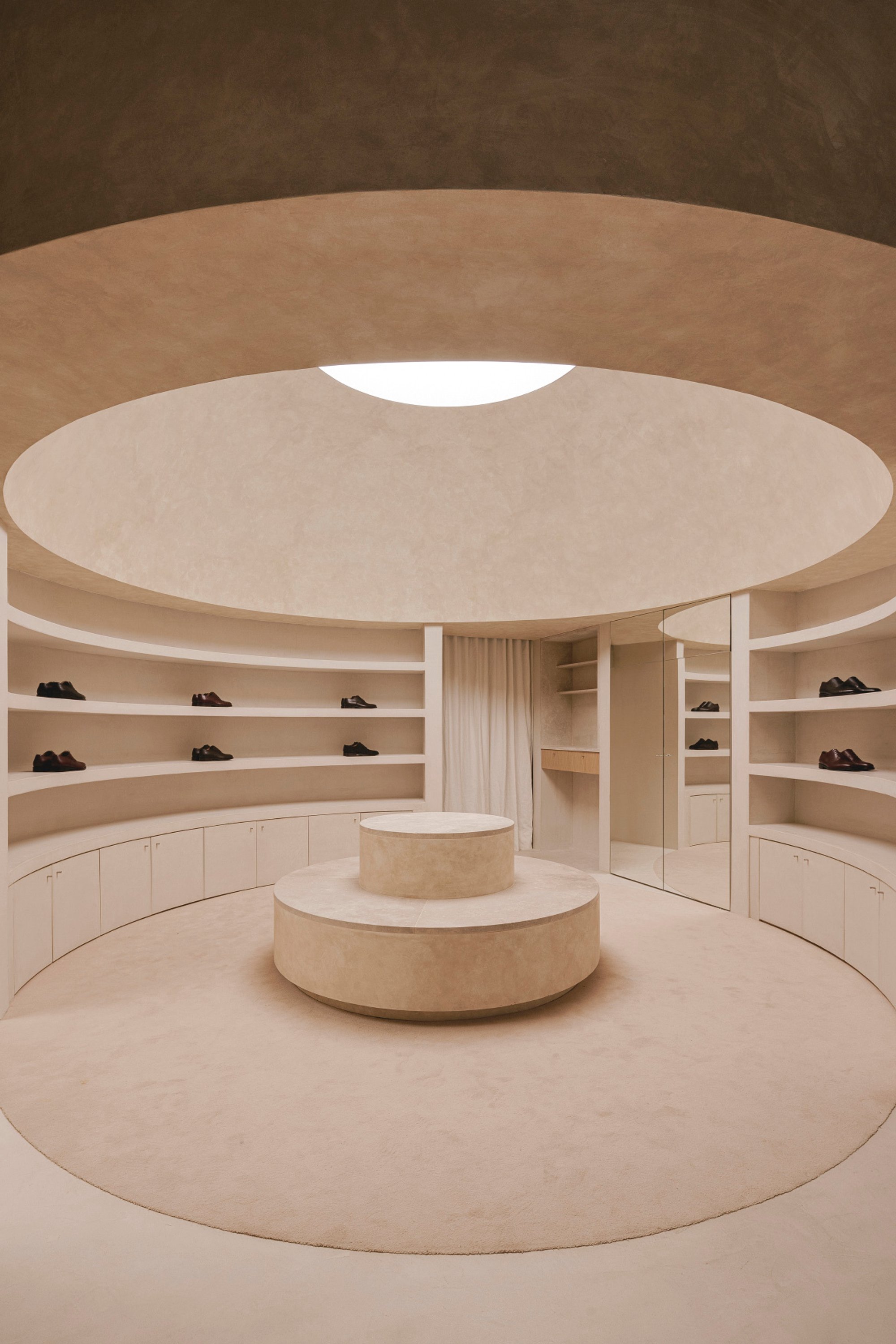 Estudio DIIR Wraps a 60-Square-Meter Shoe Store Around a Limestone Dome in Madrid