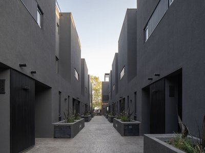 FOAA Packs Twenty Townhouses into a Santiago Block Without Losing the Courtyard