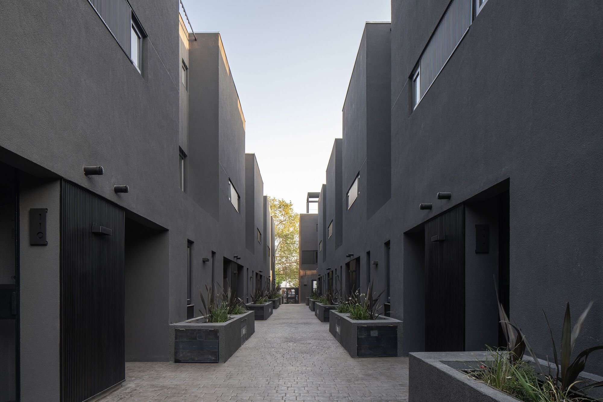 FOAA Packs Twenty Townhouses into a Santiago Block Without Losing the Courtyard