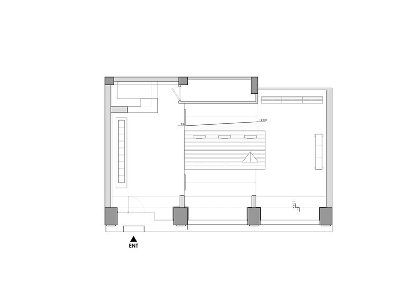 Floor plan drawing showing a rectangular retail space with central service counter and street entrance