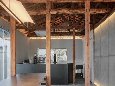 oftn studio Threads a Bukchon Cafe Through the Bones of an Old Timber House