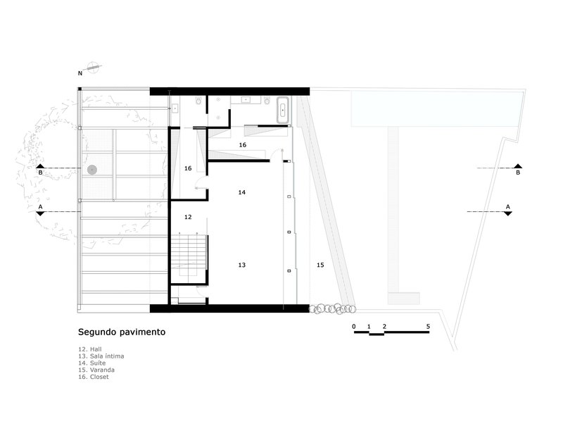 Second floor plan drawing showing suite, living room, and veranda with central staircase and adjacent terrace