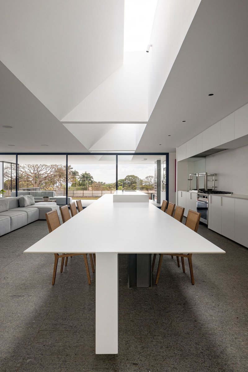 BLOCO Arquitetos Designs a Brasilia Home Around Five Inverted Beams and a Private Art Gallery