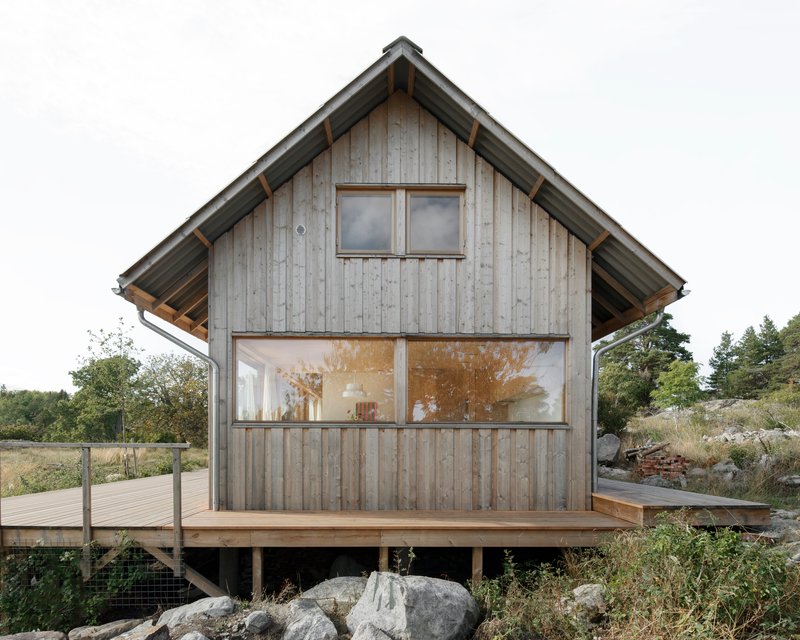 Mikael Bergquist Builds a Boat-Access-Only Retreat for Two Artists on a Stockholm Archipelago Island