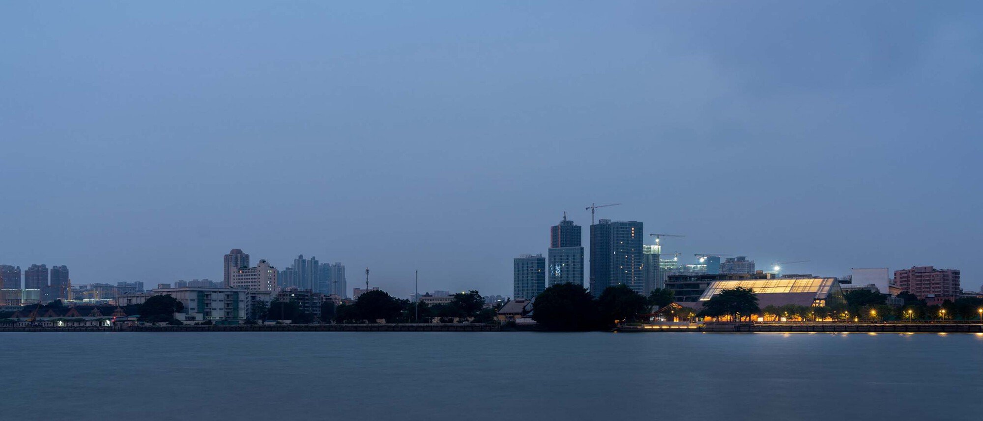 DOMANI Wraps 1950s Guangzhou Granaries in Steel and Glass to Build a Riverside Exhibition Center