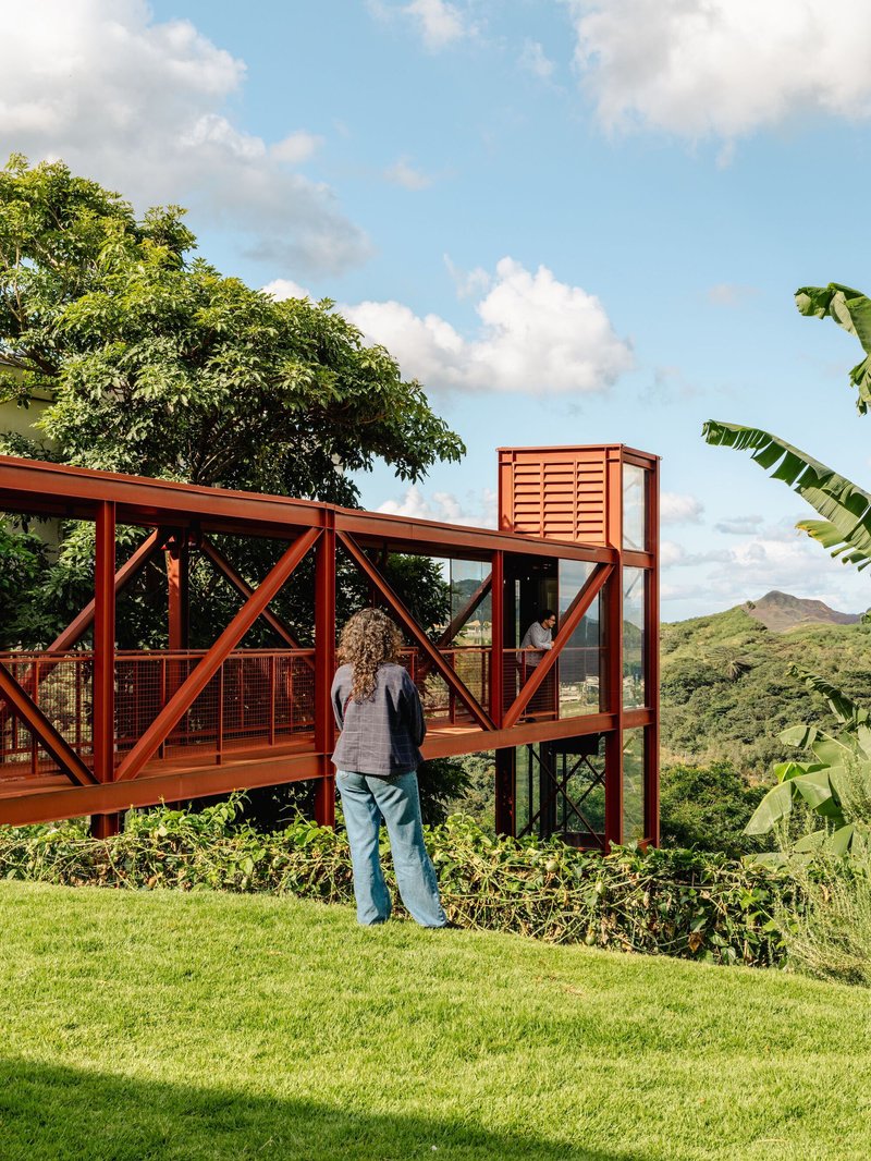 BIRI Bridges a 13-Meter Drop in Belo Horizonte with a Red Steel Tower and Walkway