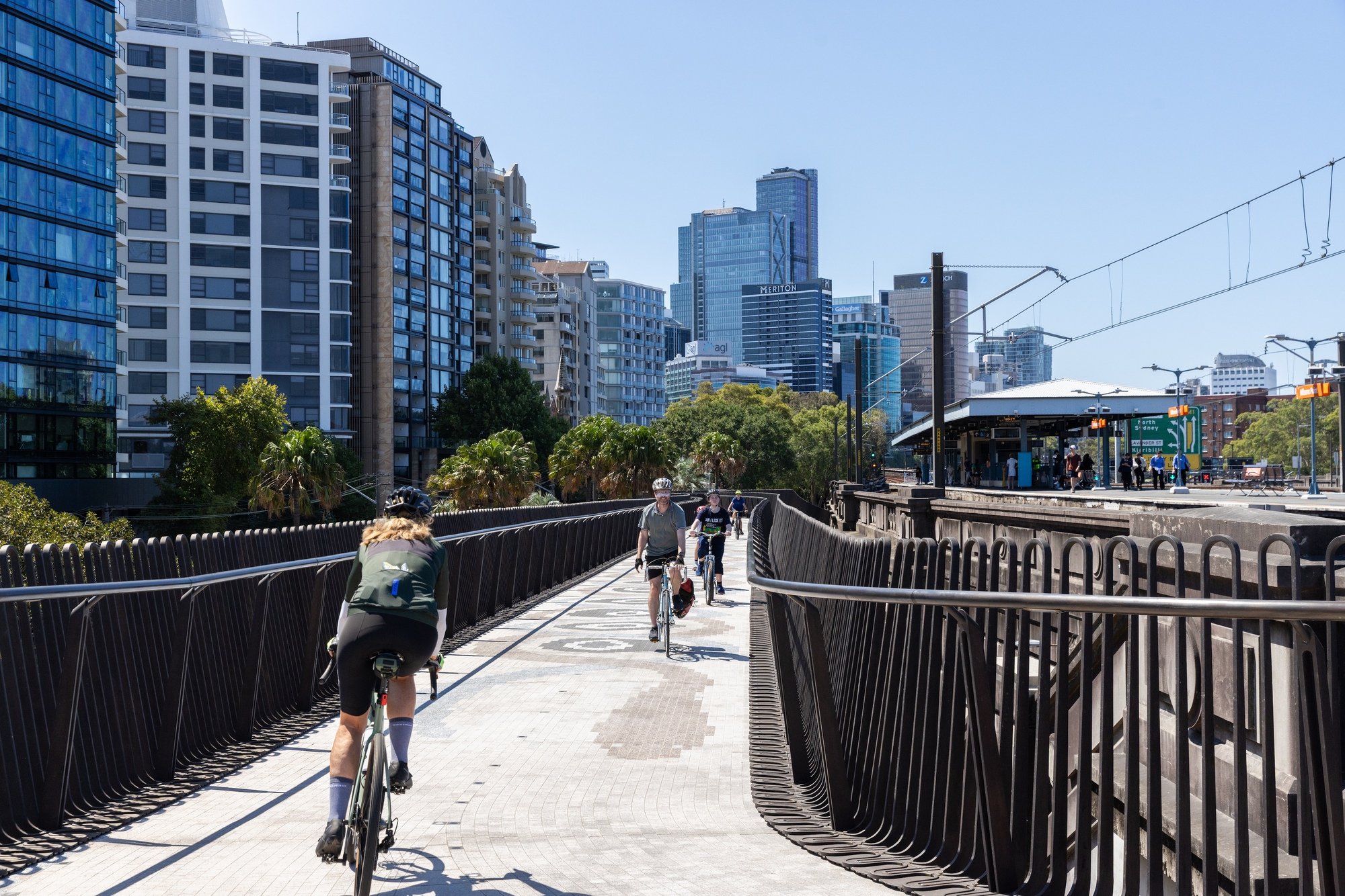 Collins and Turner and ASPECT Studios Unspool a Bronze-Railed Cycleway off the Sydney Harbour Bridge