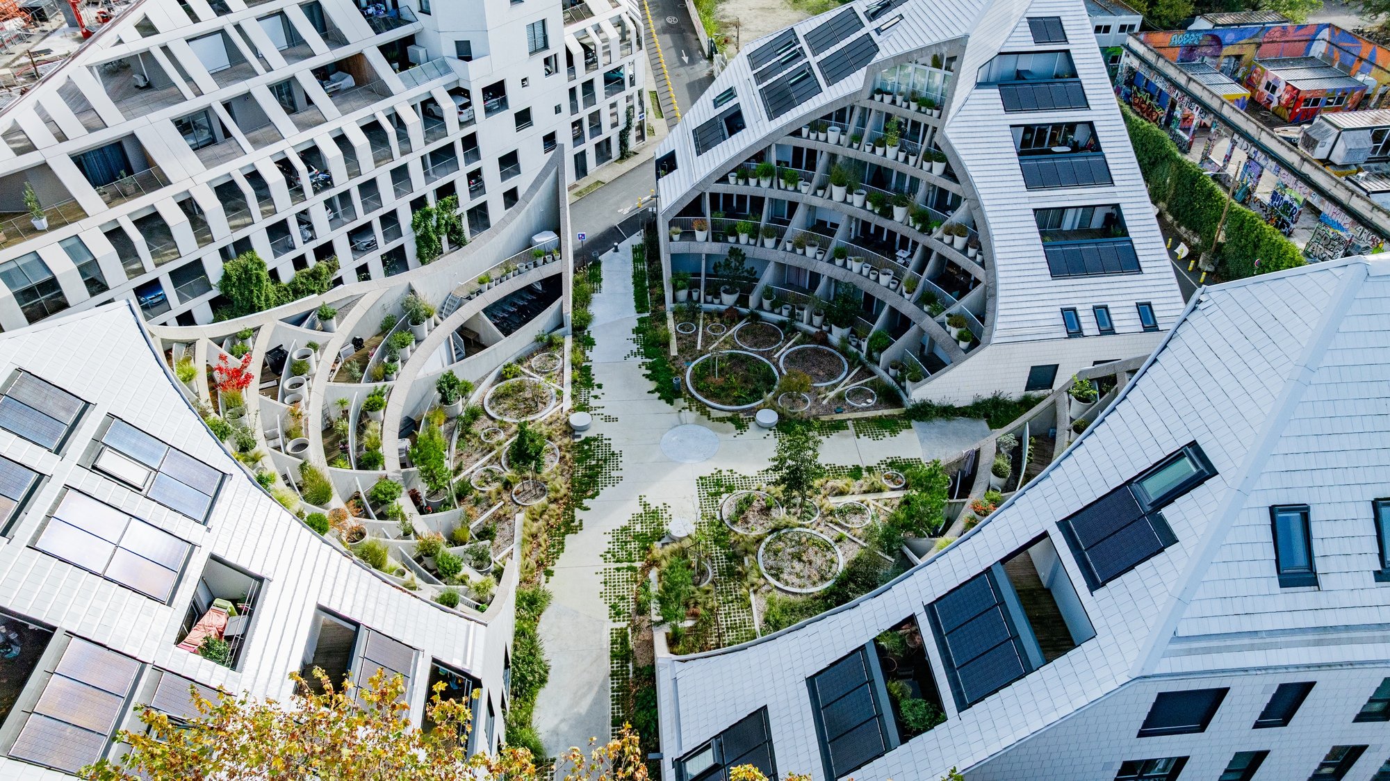 建築 入手困難 ARCHITECTS' WORKING DETAILS v. 4 MVRDV Carves a Green Crater into a Bordeaux Residential Block