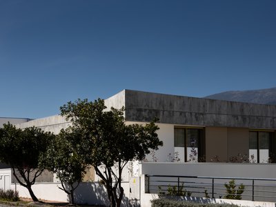 PLATAFORMArq Folds a Concrete Roof Over the Portuguese Mountains in House #474