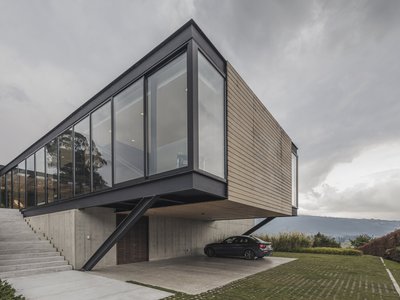 Alto Arquitectura Suspends a Steel-Framed Glass Pavilion Over the Colombian Highlands