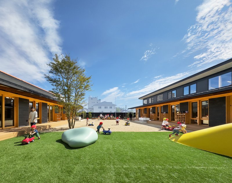Nikken Sekkei Wraps a Hospital Nursery in Orange Roof Tiles to Honor Kurashiki's Streetscape