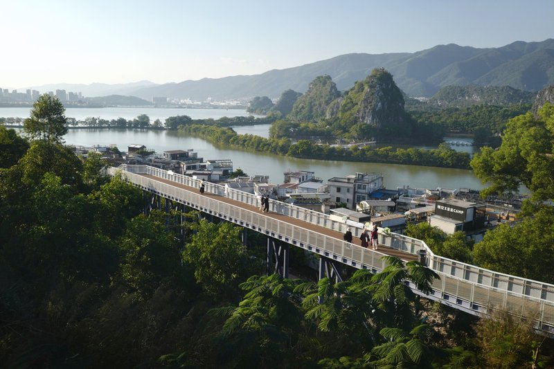 VCD Lab Threads a 1,310-Metre Steel Walkway Through the Canopy of a Zhaoqing Mountain
