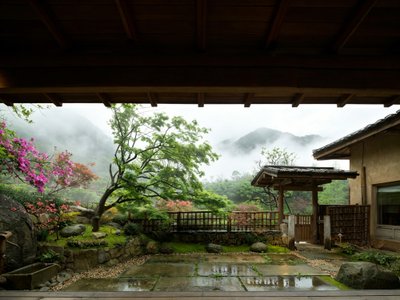 Shuimuyan Space Design Grows a Canyon Retreat into the Hillside of Liuyang