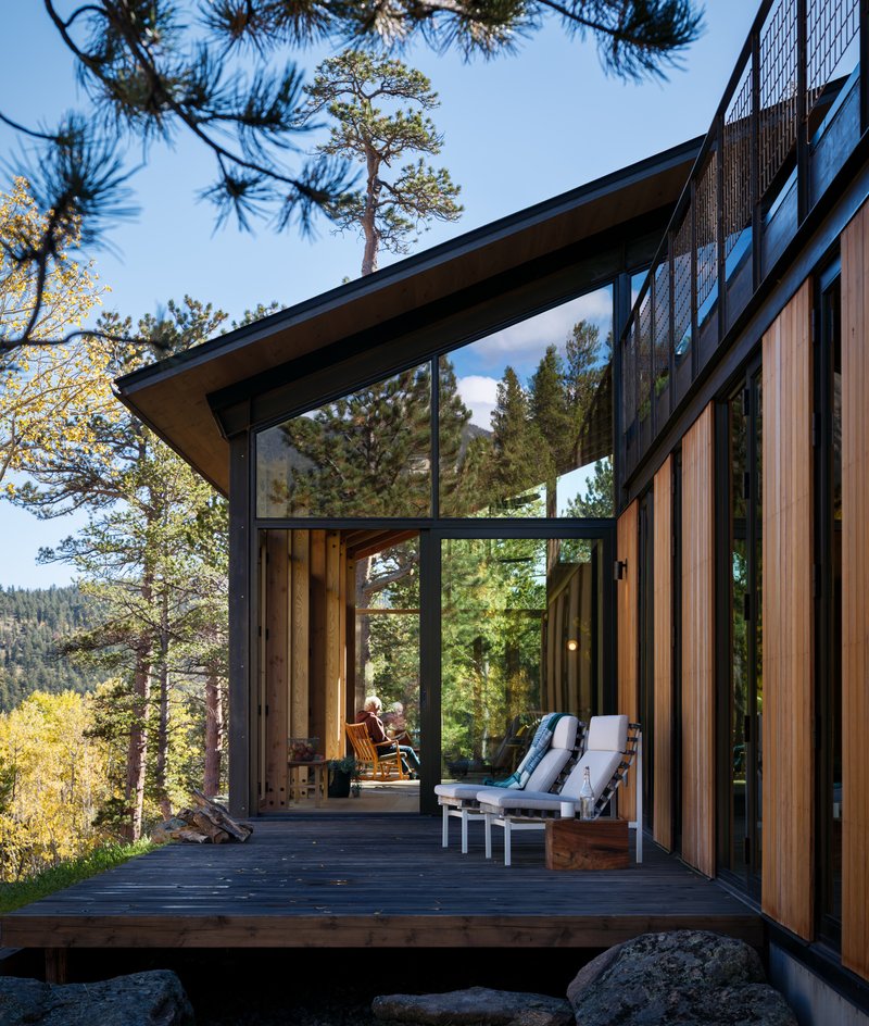 Renée del Gaudio Architecture Plants a Zero-Carbon Cabin at the Foot of Colorado's Mt. Meeker