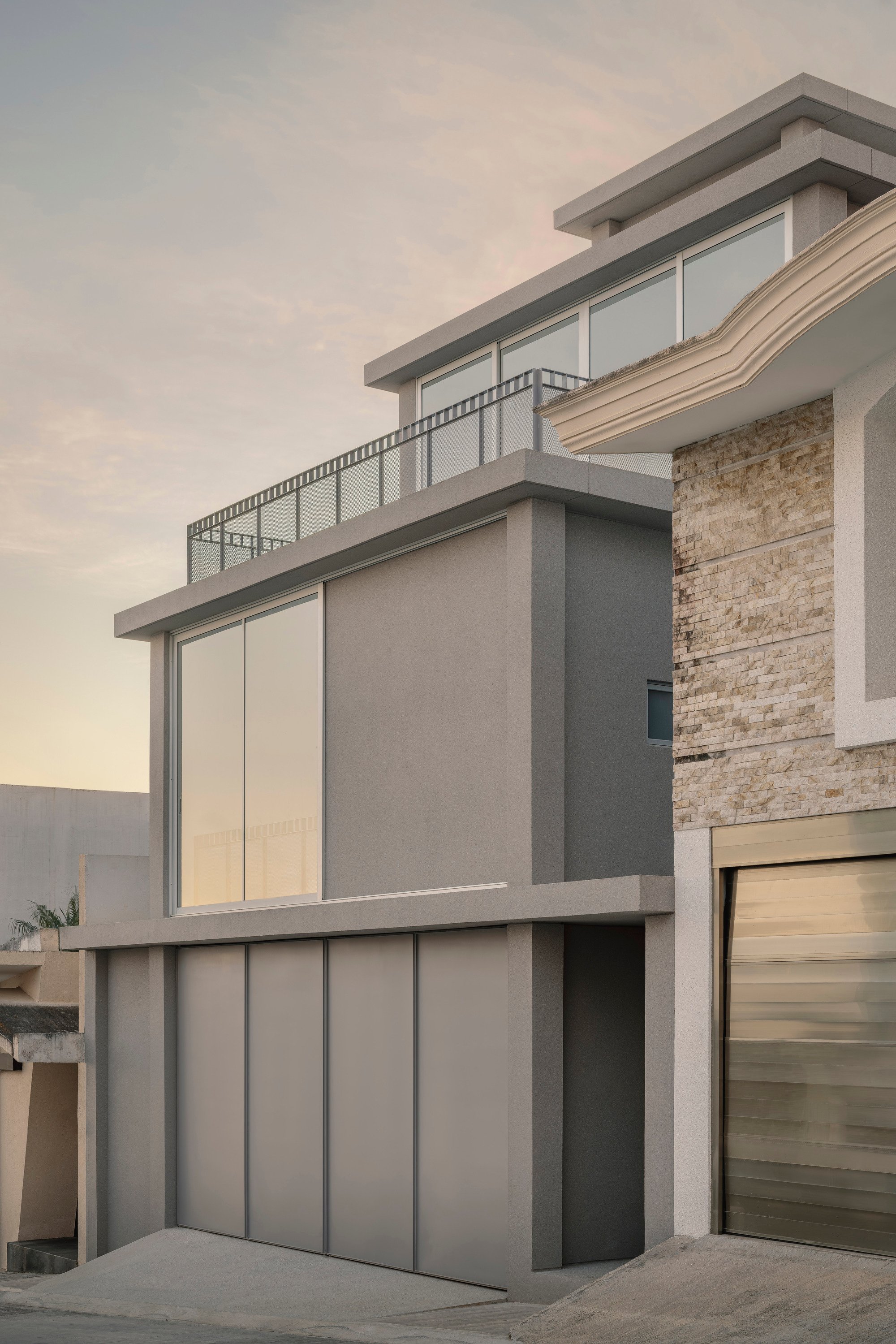 Lopez Gonzalez Studio Stacks a Gravity-Defying Concrete House on a Steep Xalapa Street