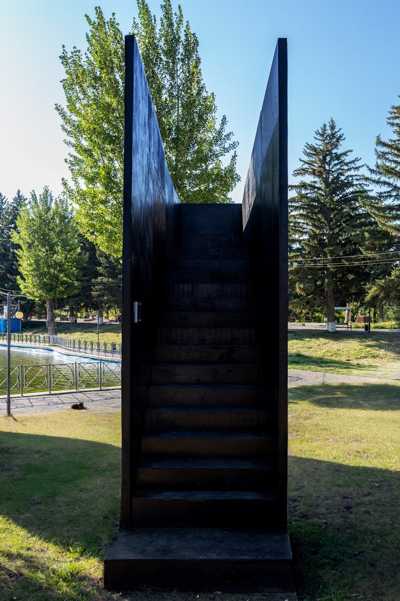 Alberto Collet and MEDS Build a Mirror Pavilion That Reflects Armenia's Fortified Past