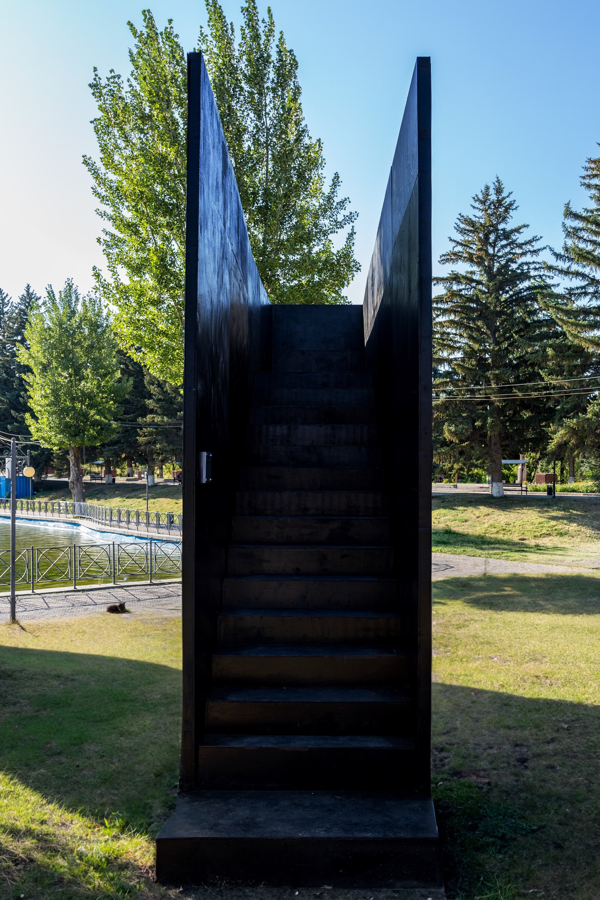 Alberto Collet and MEDS Build a Mirror Pavilion That Reflects Armenia's Fortified Past
