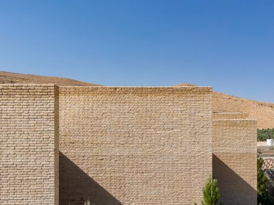 Chenin Studio Uses Five Brick Walls to Dissolve the Boundary Between Villa and Landscape in Shiraz