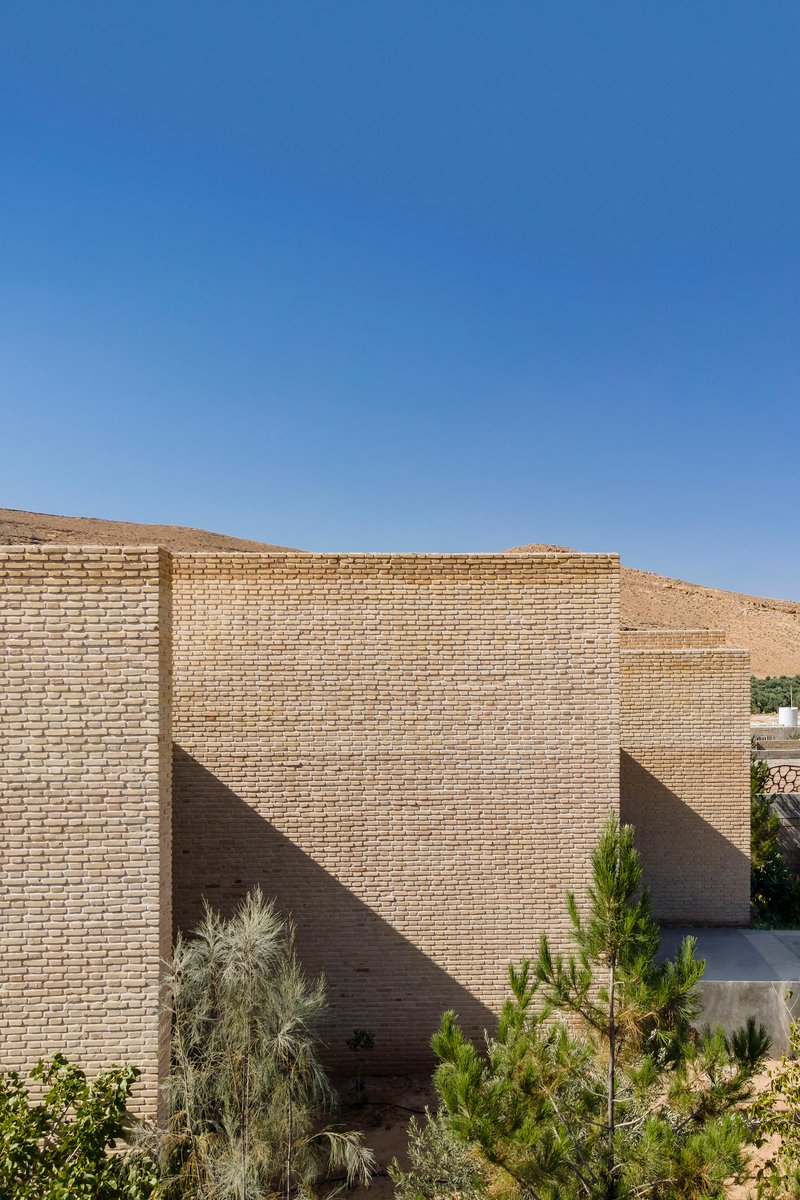 Chenin Studio Uses Five Brick Walls to Dissolve the Boundary Between Villa and Landscape in Shiraz