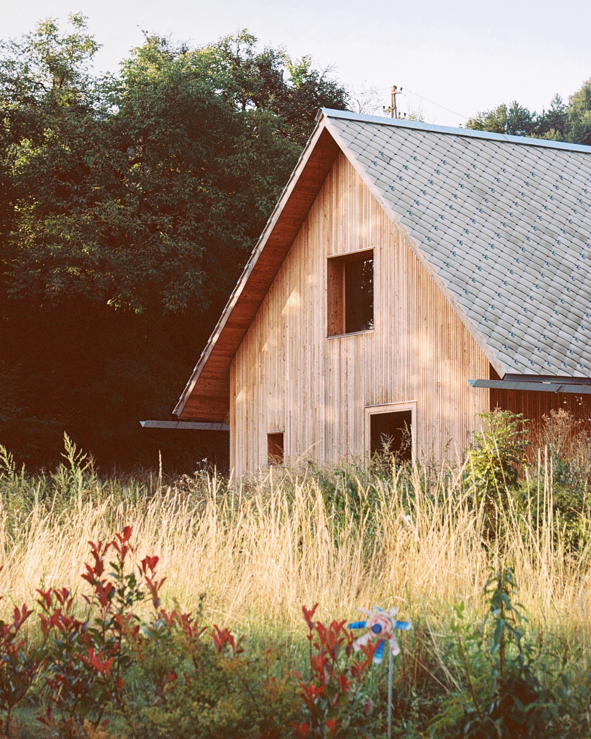 Arhitekti Počivašek Petranovič Sets a Concrete and Larch House at the Foot of Slovenia's Pokljuka Forests