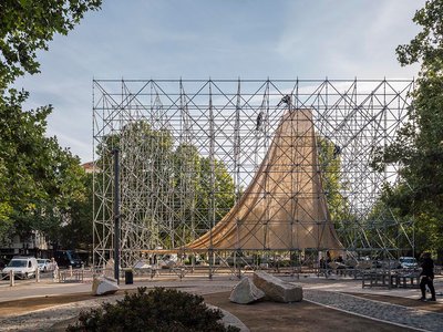 Unveiling the Unfinished Beauty: Giant Scaffolding Wraps Aire Pavilion in Granada, Spain