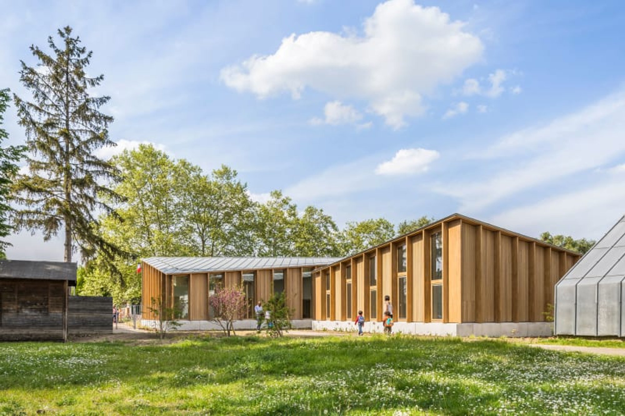 Grandes Terres Primary School in Confans-Sainte-Honorine by Hesters Oyen Architectes