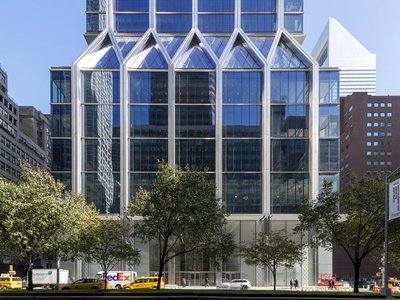 Nestled in the heart of New York City, Foster + Partners have completed Park Avenue's first full-block building in over 50 years.