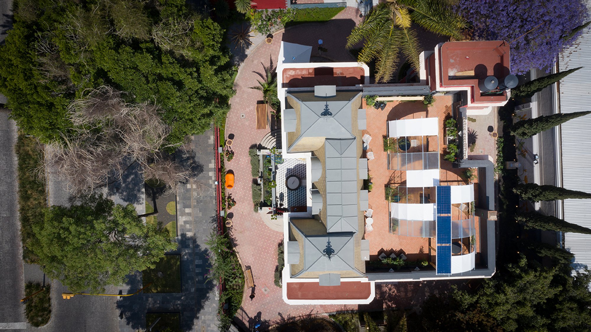 The Giacopello Pavilion / HDA is a sleek and modern structure designed by renowned architect Hector Delmar