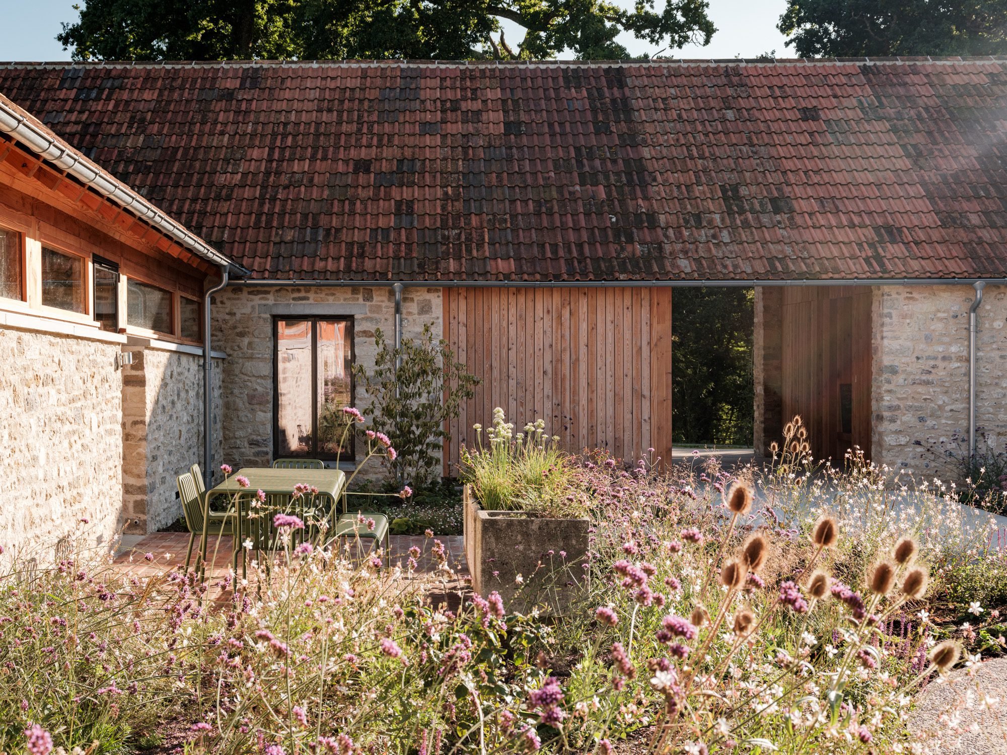 Creating accessible spaces with style: Wraxall Yard by Clementine Blakemore Architects