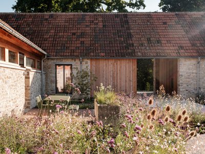 Creating accessible spaces with style: Wraxall Yard by Clementine Blakemore Architects